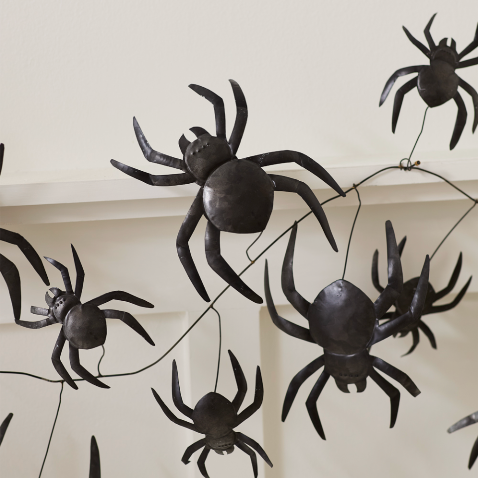 Black Spider Garland